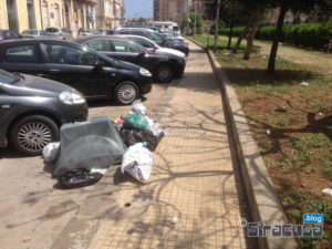 Rifiuti in Via Agatocle a Siracusa