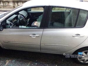 finestra auto distrutta